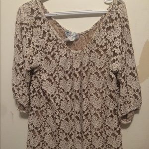 Lady Noig Large Lace Style Top